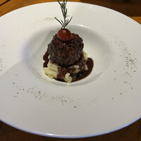トラットリア ダイ パエサーニ - 牛肉団子の赤ワインソース