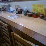 六角ラーメン梅之や - カウンター席