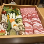 華蓮 - ■鹿児島黒牛・黒豚 味わいせいろ蒸し（前菜２品・肉・野菜・ご飯・汁物・香の物・デザート）￥4,800：まさに絶品。中でも黒牛の旨みは格別で、一口ごとに感動が広がる逸品であった。しゃぶしゃぶではなく“せいろ蒸し”という選択が、素材の持ち味をより一層引き立ててくれたように思う。これほどの味わいを、4,800円という良心的な価格で楽しめたことにも、驚きと満足感に包まれた、至福のひとときであった。