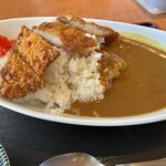 仙水 - 大量のお米と旨みだらけのカレー、揚げたてバリバリのカツはこの薄さがいいんです！