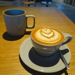 CAFE & BAR CROISEE - フラットホワイト、ホットコーヒー