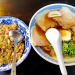 らーめん専門店　こだま - ラーメンと半チャンのセット