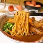 ラーメン東大 - 熟成とんこつ 豚バラ入（麺）