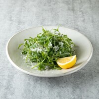 ルッコラと削りチーズのサラダ