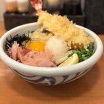 麺匠 釜善 - ぶっかけうどん中盛り・大海老天・生卵