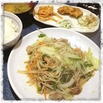 おもや - 肉野菜炒め ¥700
相変わらずこれだけ全部って 安いっ！