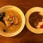 ぱんだ - らーめんと半カレーセットの塩（上方から）