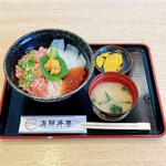 釣りよかでしょう。×ますよね 海鮮丼屋 - 料理写真:海鮮５種丼　２２００円・・・