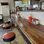 とんちゃんらーめん - カウンター席。