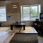 とんちゃんらーめん - 座敷席。