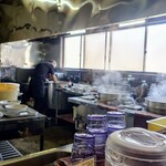 かわにし食堂 - 厨房風景、ダブル釜。