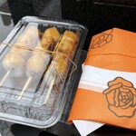 群林堂 - お墓にお供え…みたらし団子3本750円、葛桜2個300円×2