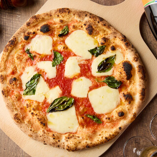 【自家製窯焼きPIZZA】は種類豊富にご用意！