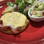 むさしの森珈琲 - 料理写真:エッグベネディクト&海老アボカドサラダ