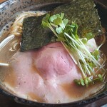 もつ煮と煮干しそば（中華そば）真也食堂 - 『煮干しそば』