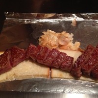 ビフテキのカワムラ 三宮本店 - 神戸牛がパンの上
