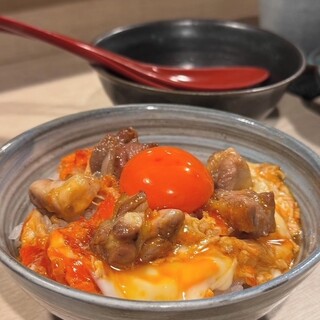 選び抜かれた鹿児島産の黒さつま鶏「黒王の親子丼」