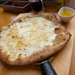 ハレルヤピザ - 4種のチーズピザ