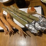 串揚げとワイン はち - 天使の海老税込330円とおすすめの太アスパラ税込250円
