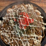 まるしょう - ソース焼きそば 特盛、シーフードトッピング、マヨダブル