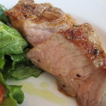 ラ・ジョルジーナ - 岩中豚　肩ロース肉のグリル　サラダ添え