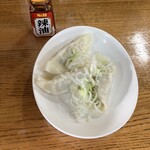 後とう家 - 水餃子３ヶ　税込250円　　　　　　　　　　　　　　水餃子には辣油も出してくれます
