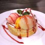 星乃珈琲店 - 料理写真:桃のスフレパンケーキ