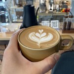 Awakening Café Tokyo - カフェラテ