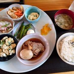 GOHAN-YA あたしんち - お任せプレート (お値段お任せ)