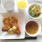 KYOKUYO KITCHEN - 料理写真:ランチA（タラのフライと胡麻甘辛チキン）