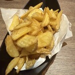 炭火焼と酒 かるぼ - 名物　オーナーこだわりのポテトチップス