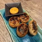 炭火焼と酒 かるぼ - つくね卵黄付き