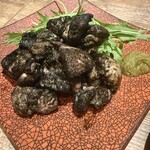 炭火焼と酒 かるぼ - 炭火で焼いた鶏肉もも