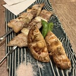 炭火焼と酒 かるぼ - 豚ネギマ串