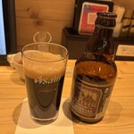 久太屋 - ■ベアレン・シュヴァルツ　瓶￥880：深みのある色合いとローストの香ばしさ。苦味は控えめで、ほんのりとした甘みが広がった。