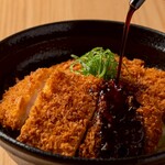 本格水炊きと博多もつ鍋 地鶏と九州料理 居酒屋 鳥邸 - 