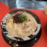 博多一幸舎 西中洲店 - 豚骨ラーメン（¥800）