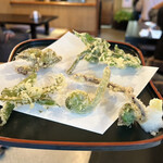 郷土料理ともん - 天然山菜の天ぷら　　byまみこまみこ