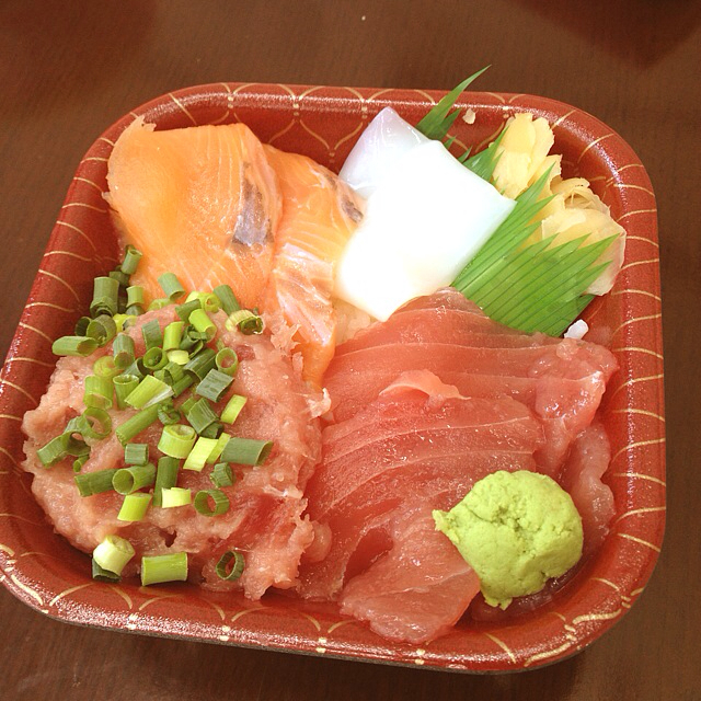 丼丸 鶴見店 （ドンマル） - 京急鶴見/海鮮丼 [食べログ]