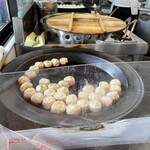 弄堂 生煎饅頭 - めっちゃ焼いてる
