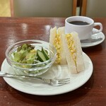 カフェ＆ミール あさい - モーニングBセット(玉子サンド、サラダ)、コーヒー