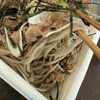 なぜ蕎麦にラー油を入れるのか。 新橋店