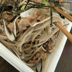 なぜ蕎麦にラー油を入れるのか。 新橋店 - 