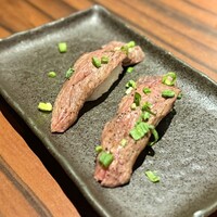 BeefGarden 二子玉川 - 炙り肉寿司。