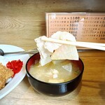 スワチカ - とん汁300円 具材リフト