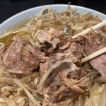 自家製麺 No11 - 箸でさっくり崩れたブタ