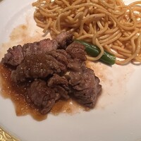 スカイビュッフェ51 - アンガス牛のステーキは焼きたてが食べられる