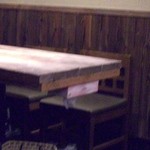 きょうすけ - テーブルの下にティッシュが備えられています。