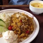 トレジャークルーズ - ひき肉たっぷりドライカレー（950円）。コーンスープ付き。
