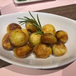 オステリア　デル　タンブーロ - 大人気じゃがいものロースト(石窯でローストしてあり、周りがパリパリ)